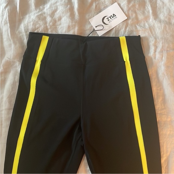NWT Zyia Black Neon Yellow Tape Luxe Hi-Rise 7/8 24” Leggings sz 6-8 - Picture 2 of 5